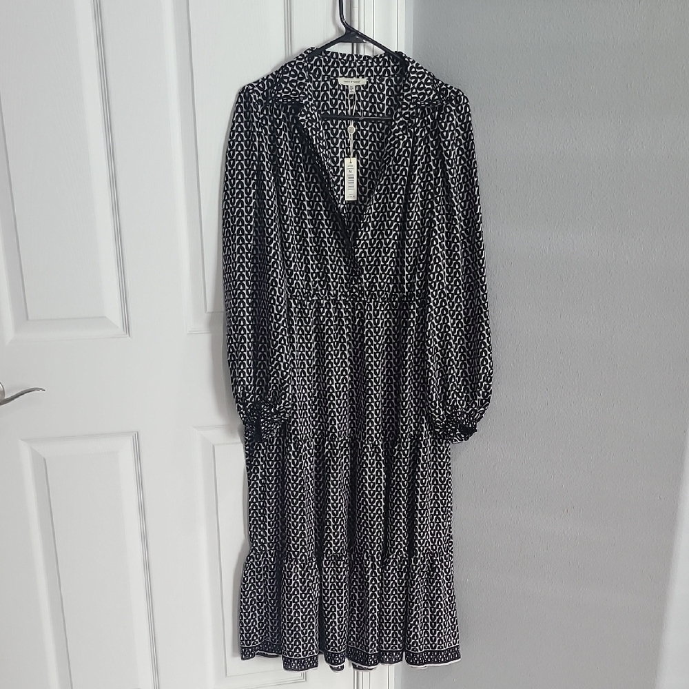 Max Studio Black and White Long Sleeve Dress